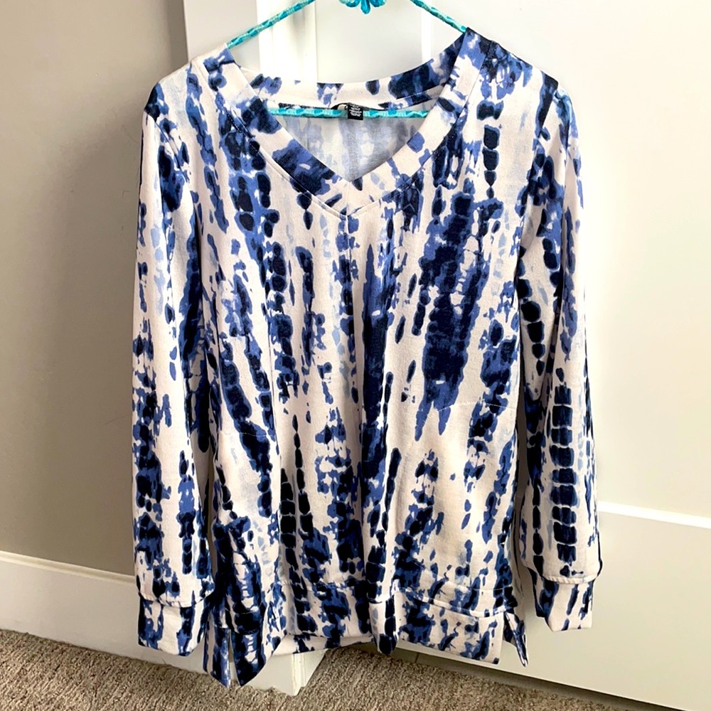 Women’s Ellen Tracy Sweater Medium